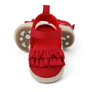 Adorables zapatos rojos para bebés con volantes y suelas antideslizantes para caminar