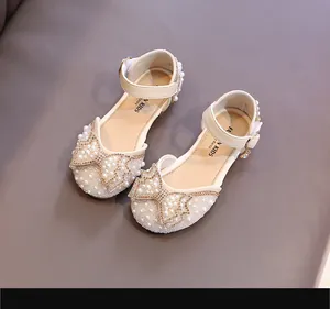 Luxueuses sandales de princesse pour filles blanc cassé avec nœud en perles et cristaux
