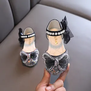 Elegante schwarze Mädchen Prinzessin Tanzschuhe mit Perlen und Pailletten-Schleife