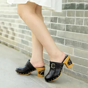Sabots en Peau de Mouton Faits à la Main Vintage pour Femmes Mules en Cuir Frotté avec Rivets Talon Bloc Sandales Décontractées