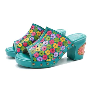 Mules en cuir faites main au design floral rétro avec découpes colorées et talons hauts épais