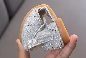 Flexibler silberner Glitzer-Prinzessinnenschuh für Mädchen mit Perlen