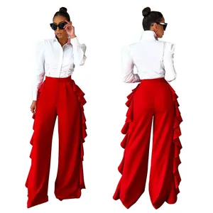 Pantalón rojo de cintura alta y pierna ancha con volantes laterales, vistas frontal y trasera