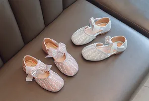 Wunderschöne Prinzessinnenschuhe für Mädchen mit Perlenbögen und Strasssteinen
