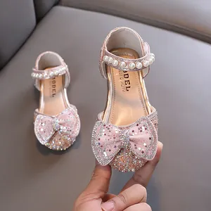 Funkelnde rosa Mädchen Prinzessin Schuhe mit Pailletten und Perlen Schleifen Detail