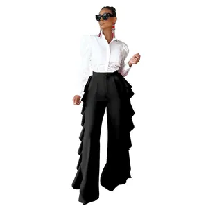 Vista detallada de los pantalones de pierna ancha con volantes laterales y talle alto