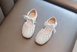 Elegante weiße Prinzessinnenschuhe für Mädchen mit Perlen, Strass und Netzschleife