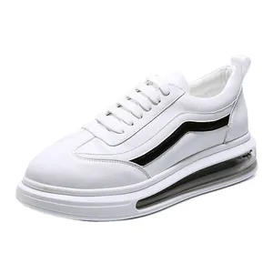 Sneaker casual da uomo bianche con suola a cuscinetto d'aria traspirante e striscia laterale nera