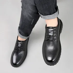 Schwarze Herren-Echtlederschuhe im Business-Casual-Look und flachem Martin-Boot-Stil