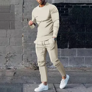 Μπεζ ανδρικό casual σετ αθλητικής φόρμας με μακρυμάνικη μπλούζα, παντελόνι τζόγκερ και στρογγυλή λαιμό