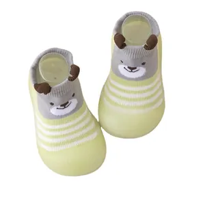 Niedliche Cartoon-Bär Baby-Bodensockenschuhe mit rutschfester Gummisohle für Kleinkinder