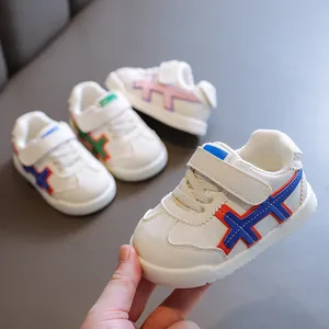 Atmungsaktive Lauflernschuhe für Babys mit weichen Sohlen und H-Muster Design
