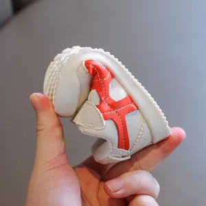 Flexible Lauflernschuhe in Weiß und Orange mit ultraweicher Sohle für Kleinkinder