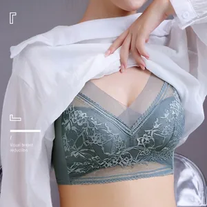 Reggiseno senza cuciture in pizzo verde con ricamo floreale e scollo a V
