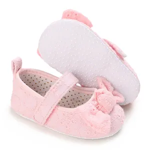 Chaussures de princesse roses pour bébé avec dentelle florale et nœud doux