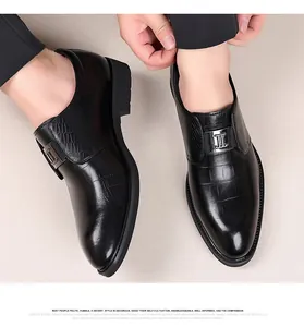 Detailansicht der hochwertigen schwarzen Herren Business-Schuhe mit Kroko-Prägung