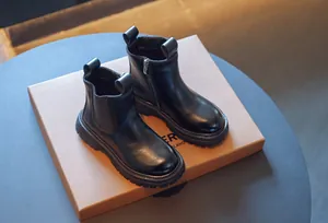Bottines classiques noires pour enfants de style britannique avec fermeture éclair latérale