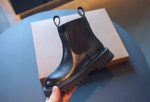 Bottines Chelsea noires pour enfants avec semelle antidérapante épaisse et fini mat