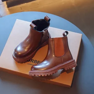 Bottines Chelsea marron pour enfants avec semelle crantée dans un style anglais chic