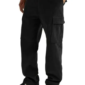 Vista dettagliata dei pantaloni cargo in velluto a coste nere a gamba dritta da uomo con tasche