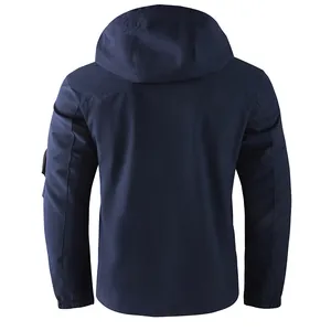 Achteraanzicht van een marineblauwe heren vrijetijdsjas met capuchon in outdoorstijl