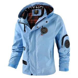Casual lichtblauw herenjack met capuchon, embleemdetails en geruite voering