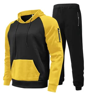 Λεπτομέρεια του ανδρικού αθλητικού σετ με φούτερ και παντελόνι σε κίτρινο και μαύρο.