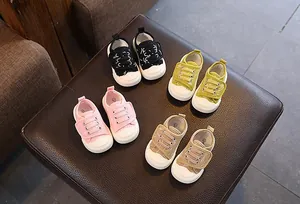 Zapatos de lona transpirables para niños pequeños en varios colores y estilos