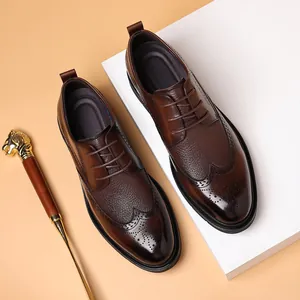 Κλασικά καφέ δερμάτινα παπούτσια Brogue για άνδρες με σχέδια wingtip