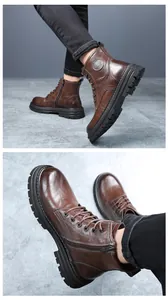 Vue détaillée des bottines Martin en cuir marron de qualité supérieure pour hommes avec zip