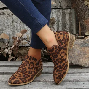 Modische Stiefeletten mit Leopardenmuster, spitzer Zehenpartie, Blockabsatz und Reißverschluss