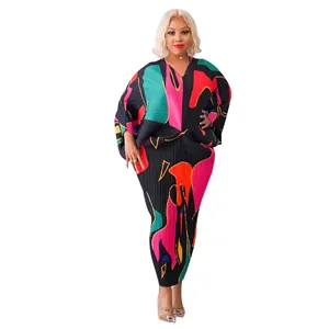 Vestido maxi plisado con estampado abstracto vibrante, mangas murciélago y escote en V
