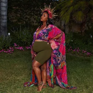 Eleganter böhmischer Chiffon-Kimono mit Blumendruck für die Schwangerschaftsfotografie
