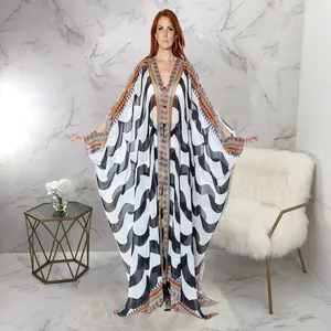 Elegante böhmisch bedruckte Chiffon-Kaftan-Hülle mit ethnischen V-Ausschnitt-Details