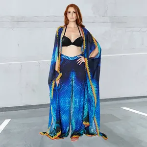 Gesamtansicht des eleganten blauen bedruckten Chiffon-Überwurfs für Damen mit passender Hose