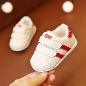 Scarpe da passeggio invernali per bambini con fodera in pile e strisce rosse bianche