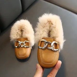 Mädchen braune Leder-Loafer mit Pelzfutter und eleganter silberner Metallschnalle