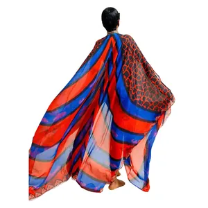 Elegante Damen-Chiffon-Strickjacke mit leuchtend roten und blauen geometrischen Mustern, Rückansicht