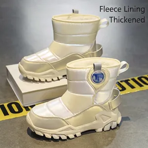 Weiße perlmuttfarbene Kinder-Schneestiefel für Winterwandern und Outdoor-Aktivitäten