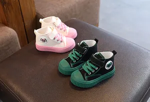 Hohe Segeltuchschuhe für Kleinkinder mit weichen Sohlen und Klettverschluss in Pink und Grün