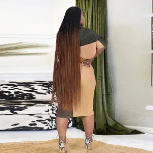 Elegante vestido de punto acanalado bicolor caqui y verde oscuro con mangas murciélago