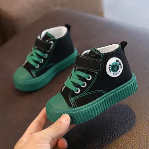 Strapazierfähige hohe Kinder-Leinenschuhe mit weicher grüner Gummisohle und schwarzem Obermaterial