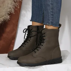 Vue latérale de bottines à lacets taupe avec fermeture éclair et semelle épaisse noire.