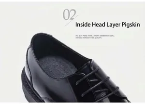 Détail de la doublure en cuir de porc respirant dans les chaussures Derby noires pour hommes