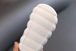 Detailed close-up of the non-slip white sole for children's winter cotton slippers