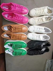 Sneakers casual da donna con zeppa nei colori rosa, bianco, verde, marrone e nero trendy