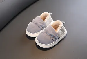 Warme gefütterte Winterschuhe für Kinder aus wasserdichtem Daunenstoff mit dicker Sohle