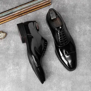 Klassieke zwart gepolijste leren Oxford schoenen met neuskap voor zakelijk gebruik