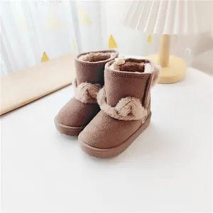 Stivaletti da neve marroni per bambini con orecchie 3D e calda fodera in peluche.