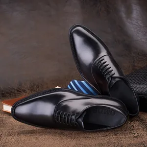 Classiche scarpe oxford in pelle nera da uomo per abbigliamento da ufficio formale